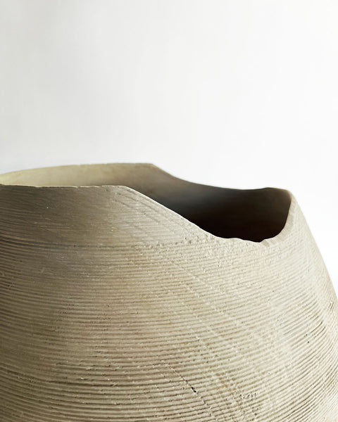 Load image into Gallery viewer, Dyed Korean Acorn Large-Scale Round Vessel, Dyed