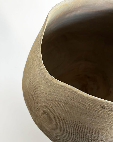 Load image into Gallery viewer, Dyed Korean Acorn Large-Scale Round Vessel, Dyed